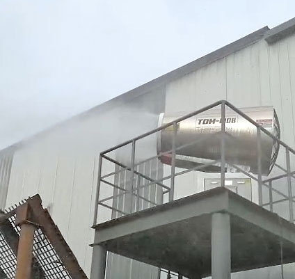 高塔式噴霧機(jī)在陜西咸陽正通煤礦作業(yè)  title=